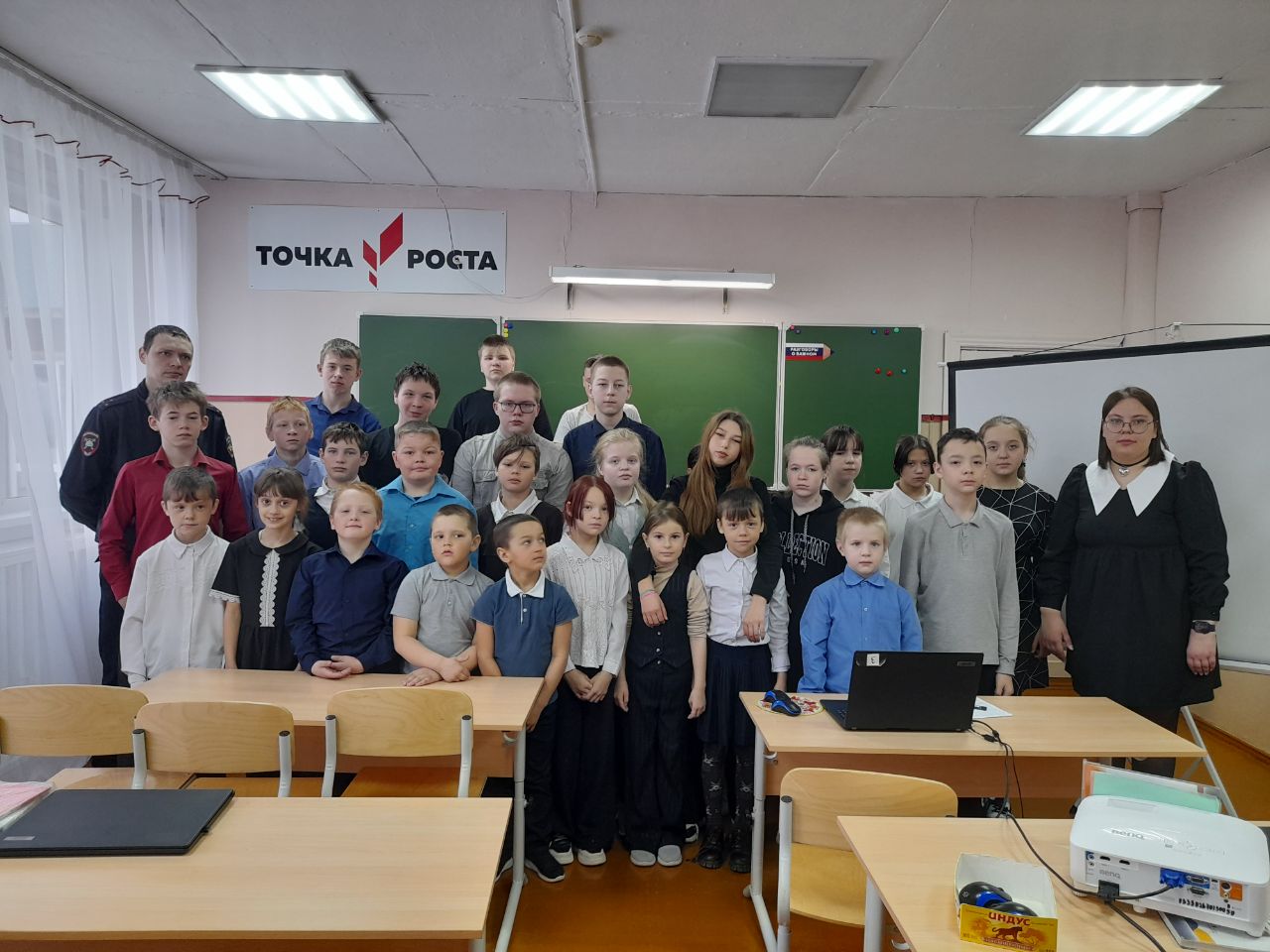 19 марта в школе прошли мероприятия в рамках Единого дня безопасности дорожного движения по теме «Безопасные каникулы - весна 2025»  совместно с инспектором по пропаганде БДД МО МВД России &amp;quot;Киренский&amp;quot;..